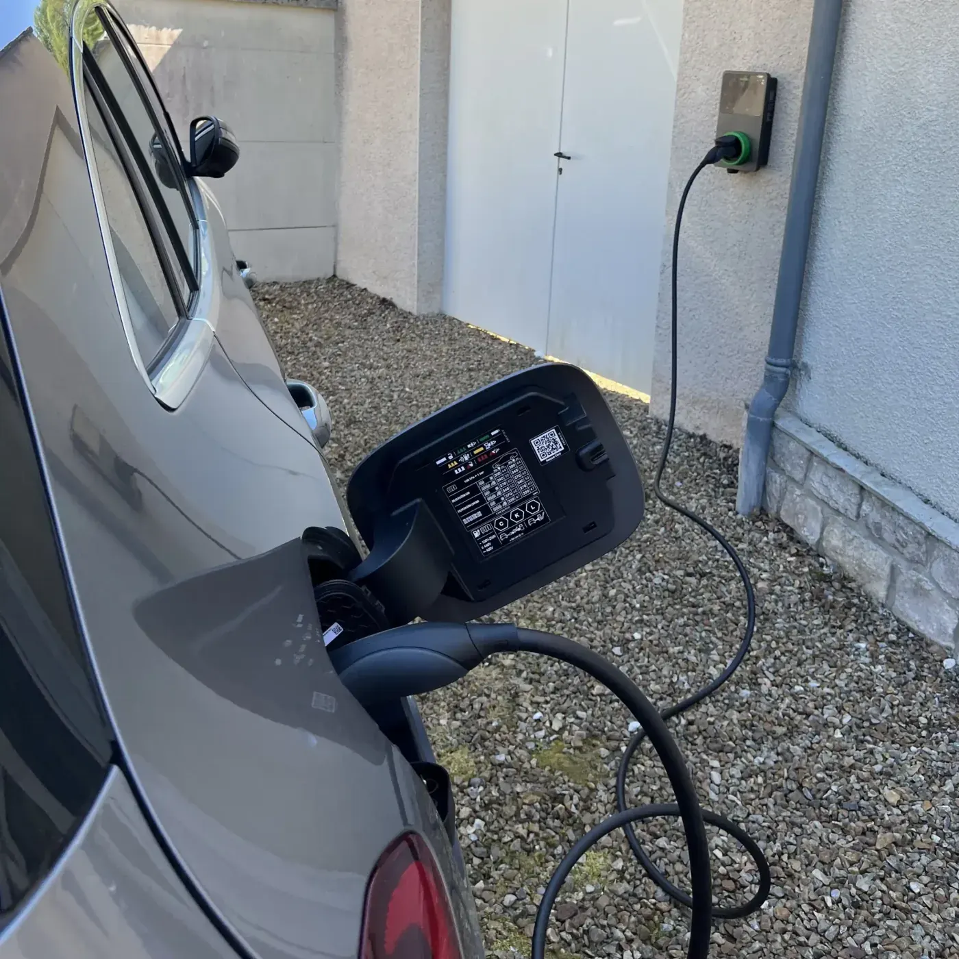 Borne de recharge IRVE à Beauvais — installation Wallbox 7,4 à 22 kW Électricien ELC en borne de recharge irve à Beauvais